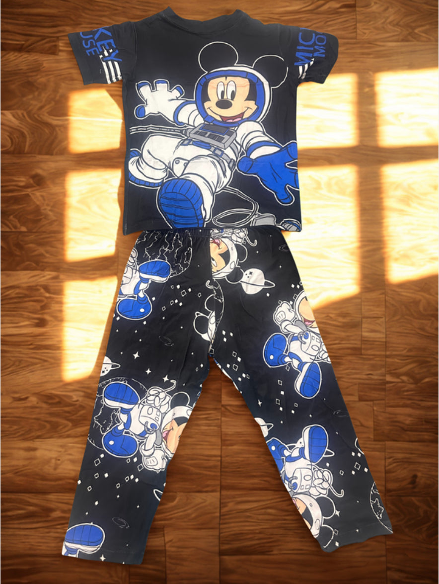 🌌 Set de Pijama Infantil Mickey Astronauta – Súper Cómodo