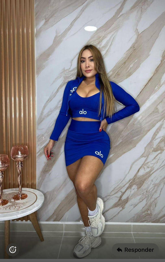 Conjunto Deportivo De 3 Pieza – Falda y Top con Chaqueta